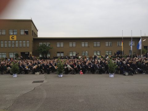 Rund 500 Gäste erleben diesen feierlichen Gedenkakt auf dem Fliegerhorst Fürstenfeldbruck mit - Hinterbliebene, Überlebende und die Würdenträger aus Politik, Kirche und Gesellschaft!