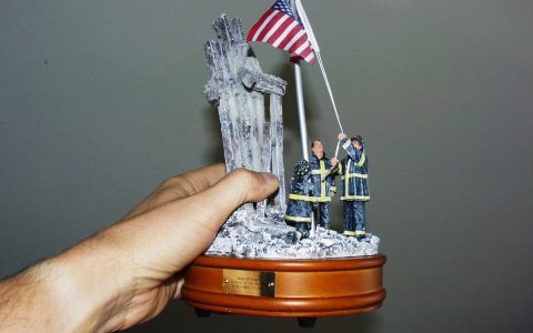 Merkwürdiges Souvenir von 9/11: Eine Spieluhr für 30 Dollar.