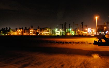 Venice Beach nach Sonnenuntergang. Wohlfühl-Brise mit Schmeichel-Luft - für Scheider auch eine Art "Dahoam"...